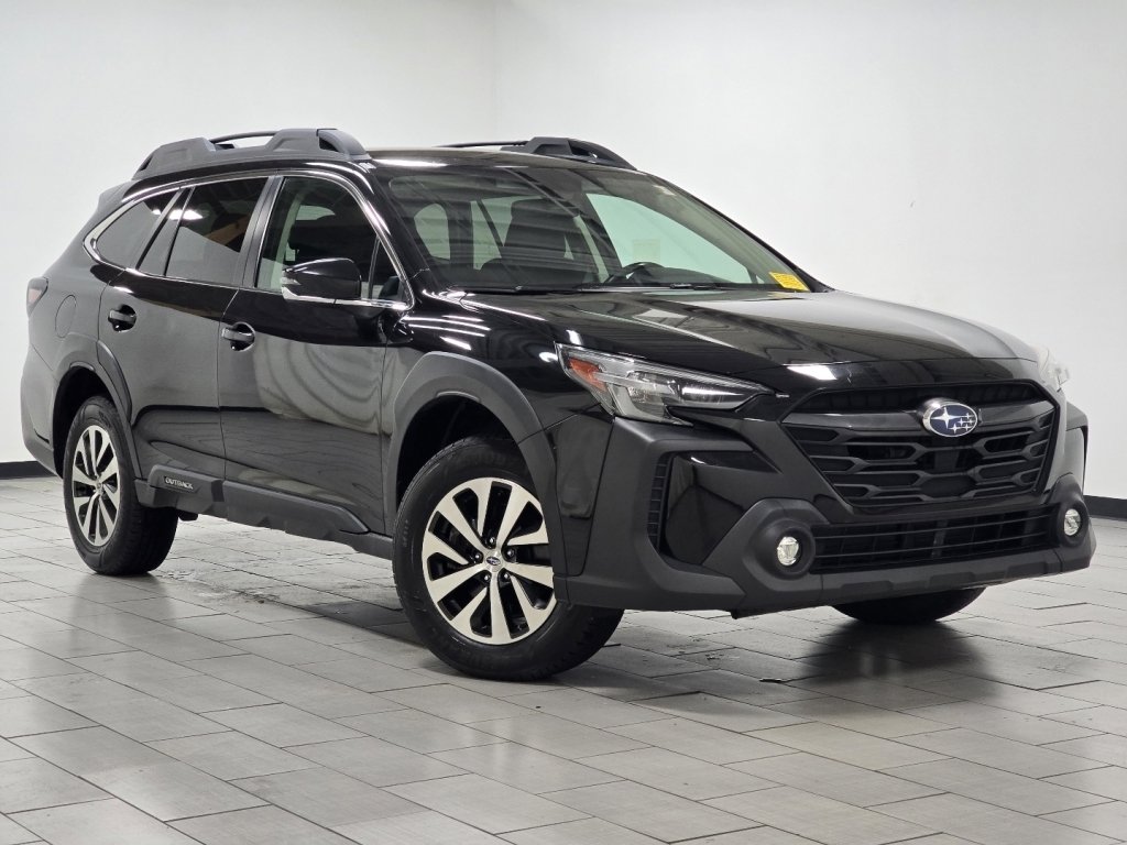 Used 2023 Subaru Outback Premium image 2