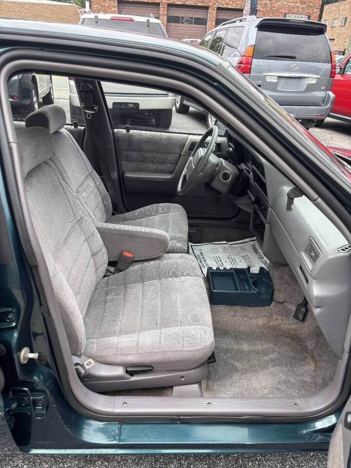 Used 1995 Plymouth Acclaim FWD image 12