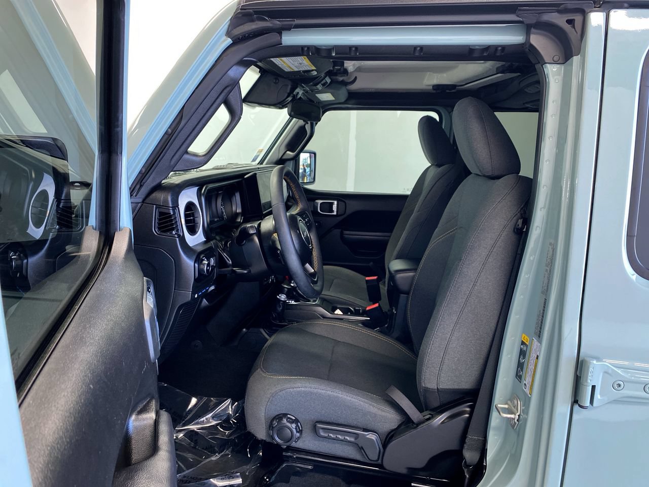 Used 2024 Jeep Wrangler Unlimited w/ Convenience Group AWD/4WD image 16