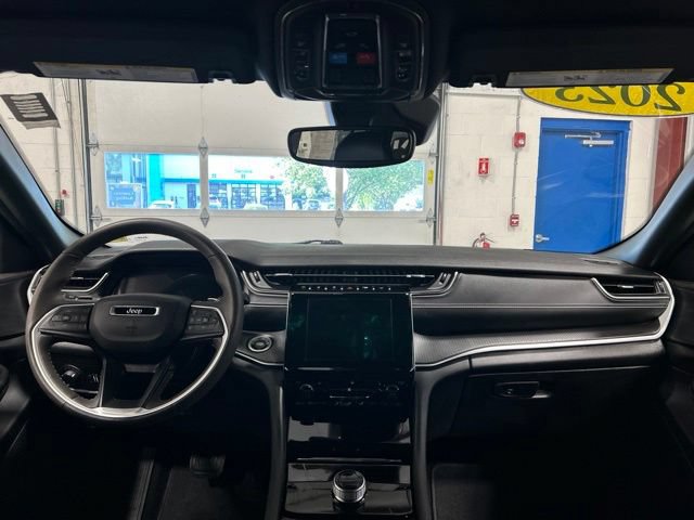 Used 2023 Jeep Grand Cherokee Altitude AWD/4WD image 16