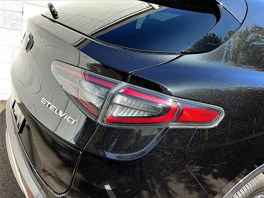Used 2024 Alfa Romeo Stelvio Ti image 31