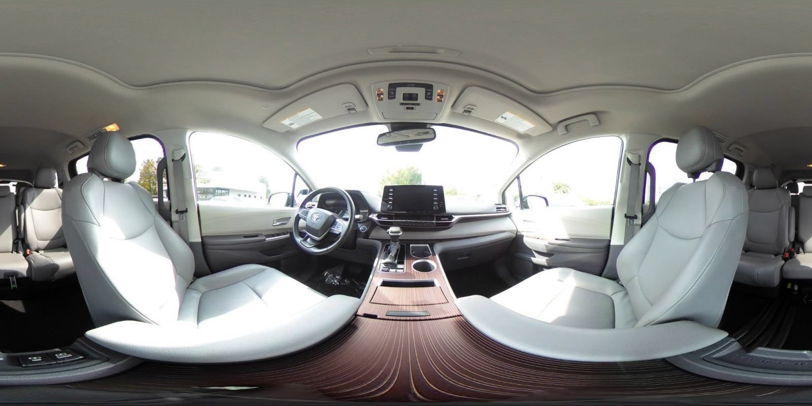 Used 2024 Toyota Sienna XLE FWD image 44