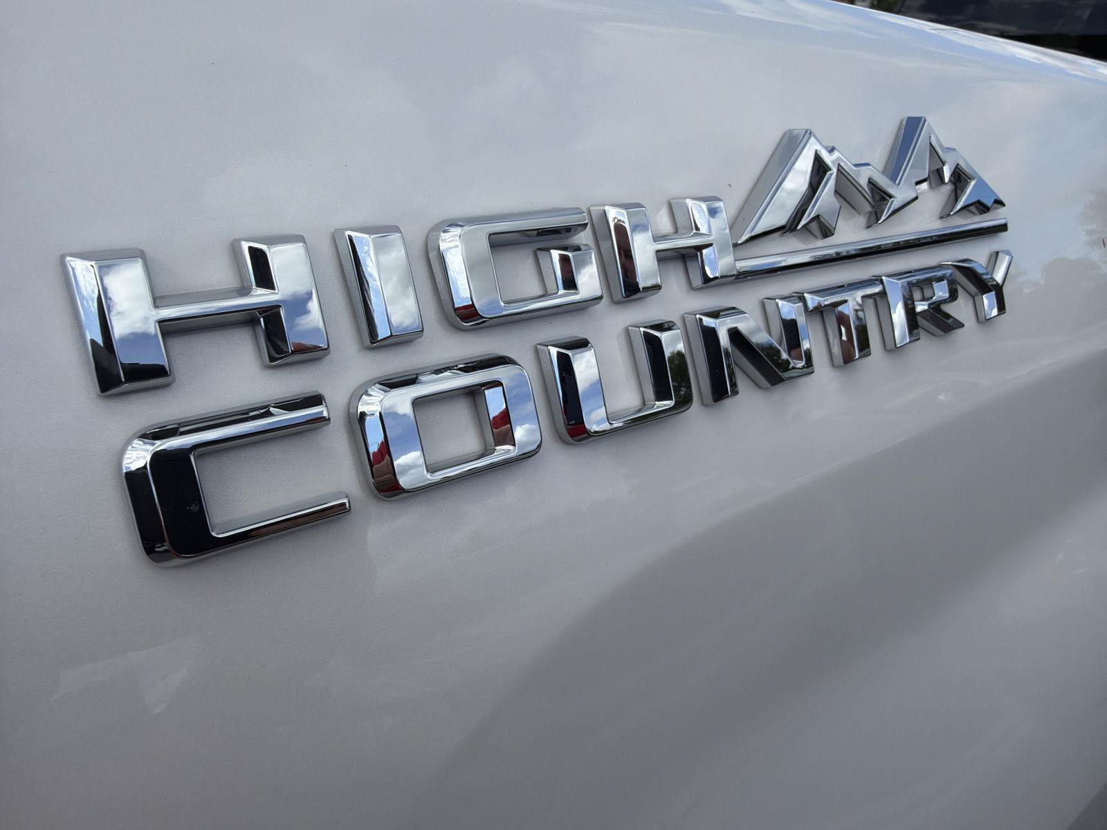 Used 2024 Chevrolet Silverado 2500 High Country w/ Technology Package AWD/4WD image 7