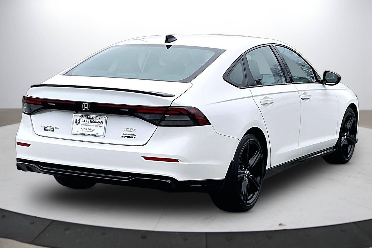Used 2023 Honda Accord Sport image 9