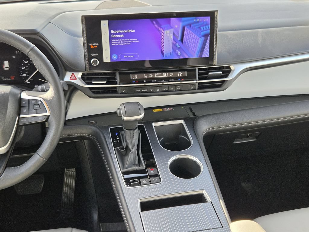 Used 2026 Toyota Sienna XLE FWD image 17