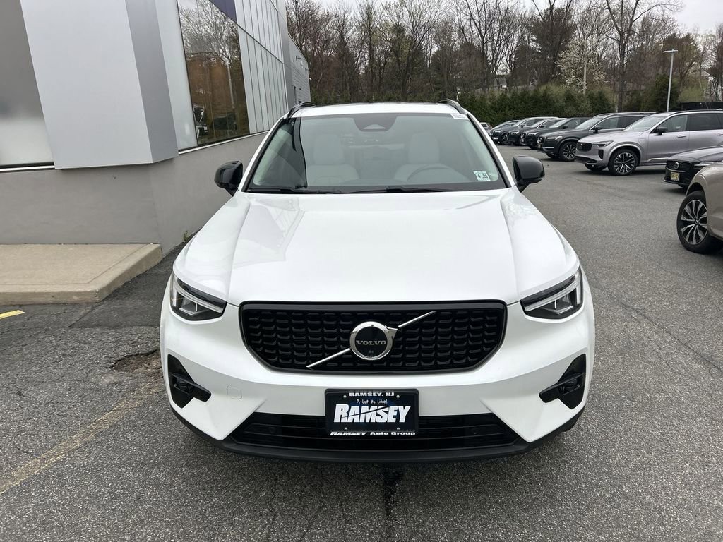 Certified 2023 Volvo XC40 B5 Plus w/ Driver Assist Package image 3