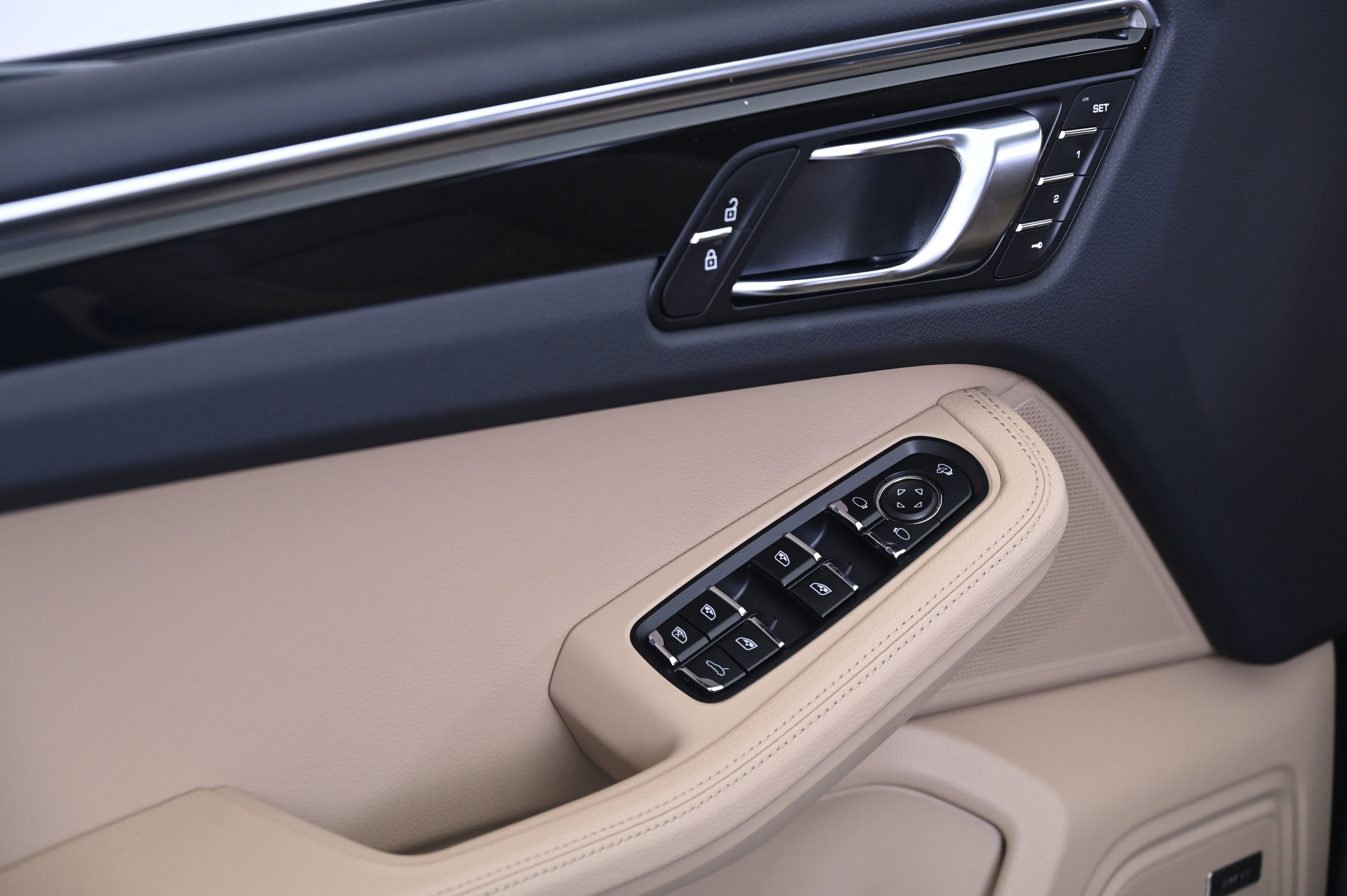 Certified 2025 Porsche Macan image 27