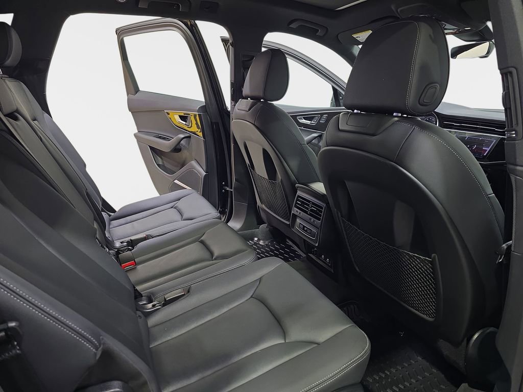 Certified 2025 Audi Q7 2.0T Premium w/ Convenience Plus Package image 11