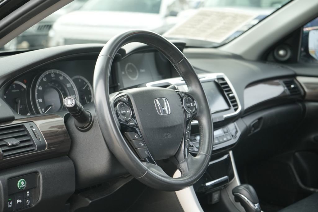 Used 2016 Honda Accord Touring image 23