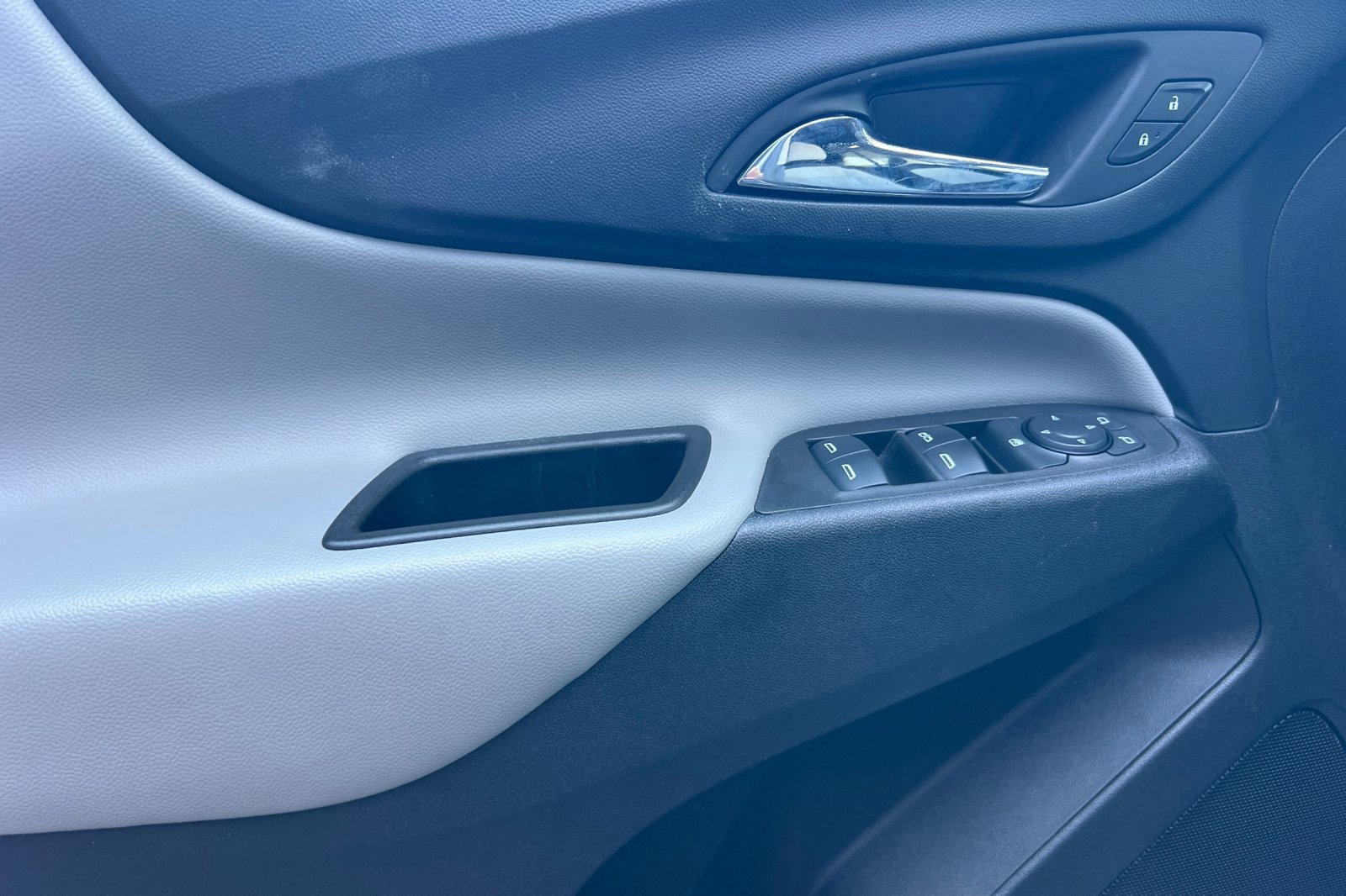 Used 2023 Chevrolet Equinox LT image 11