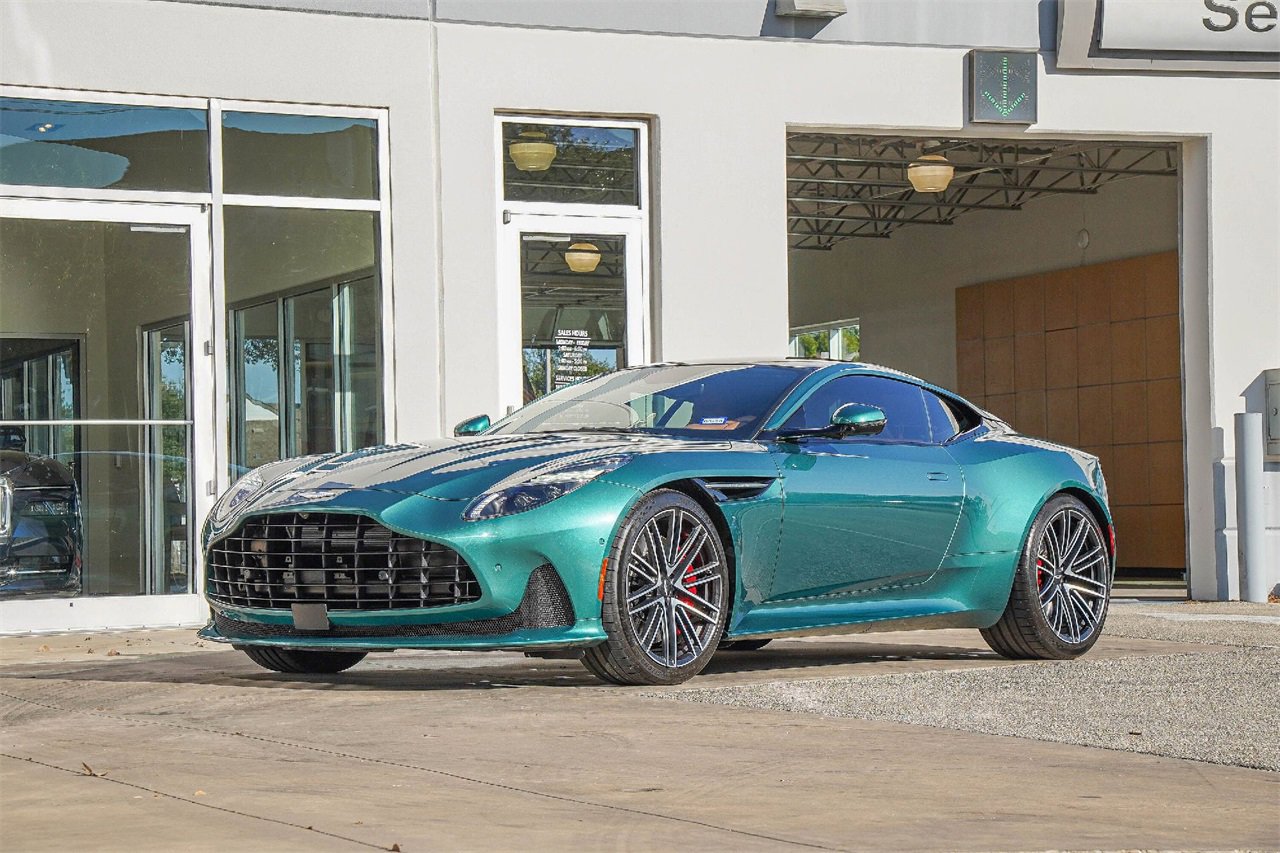 Used 2024 Aston Martin DB12 image 12