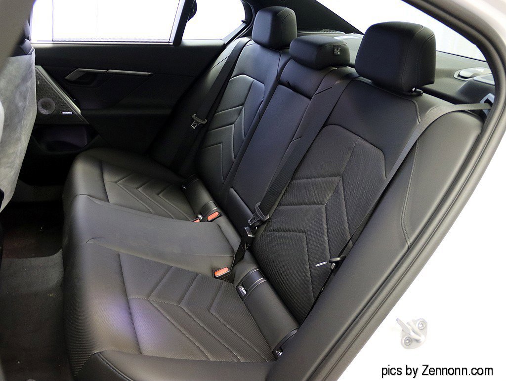 Used 2026 BMW 550e xDrive w/ Executive Package image 24