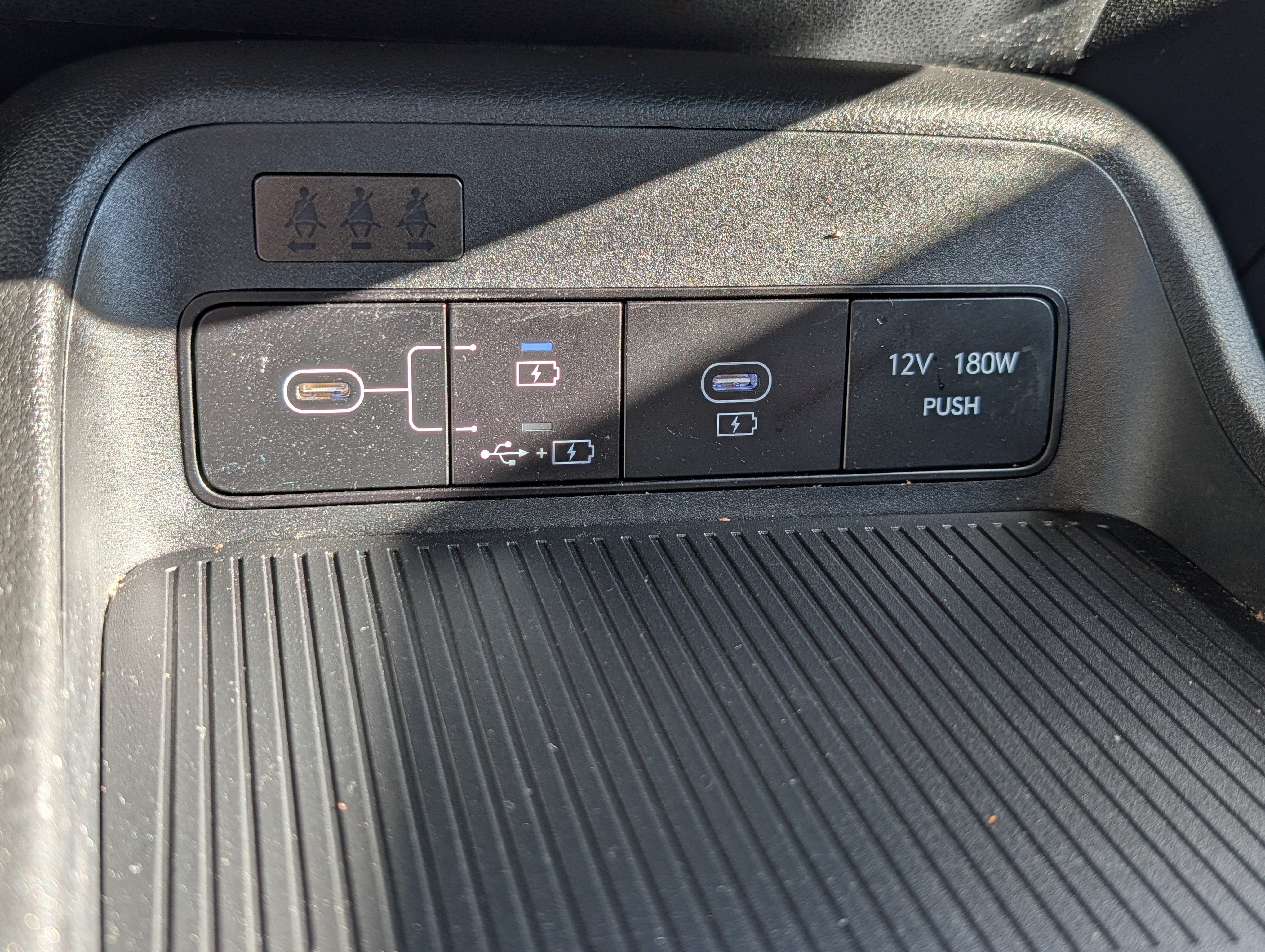 Certified 2024 Hyundai Kona SEL AWD/4WD image 33