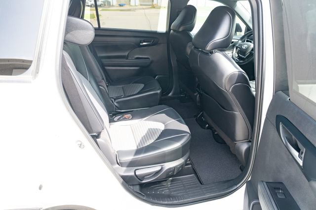 Used 2021 Toyota Highlander XSE FWD image 39
