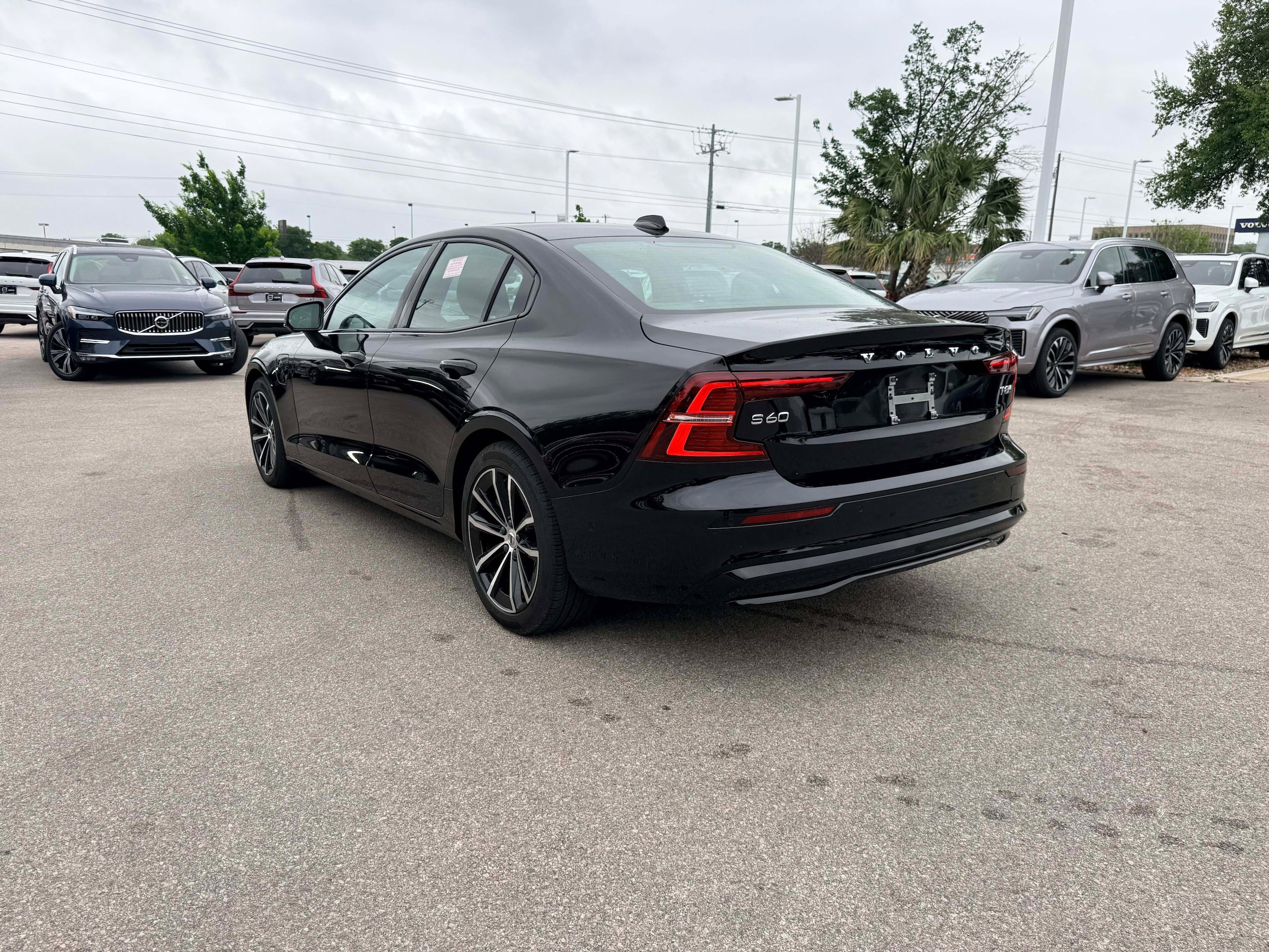 Certified 2025 Volvo S60 T8 Plus AWD/4WD image 4