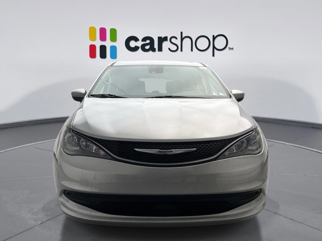 Used 2023 Chrysler Voyager LX image 8