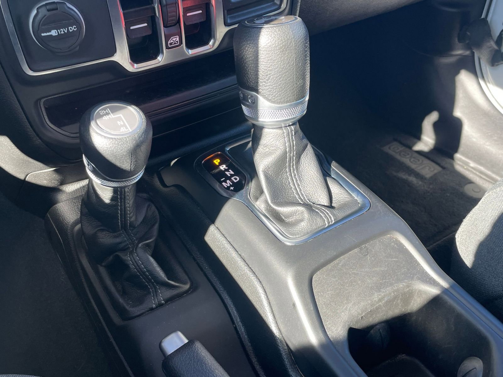 Used 2025 Jeep Wrangler Sport S image 41