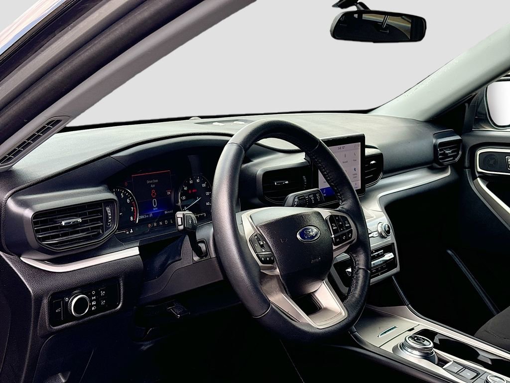 Used 2023 Ford Explorer XLT image 9