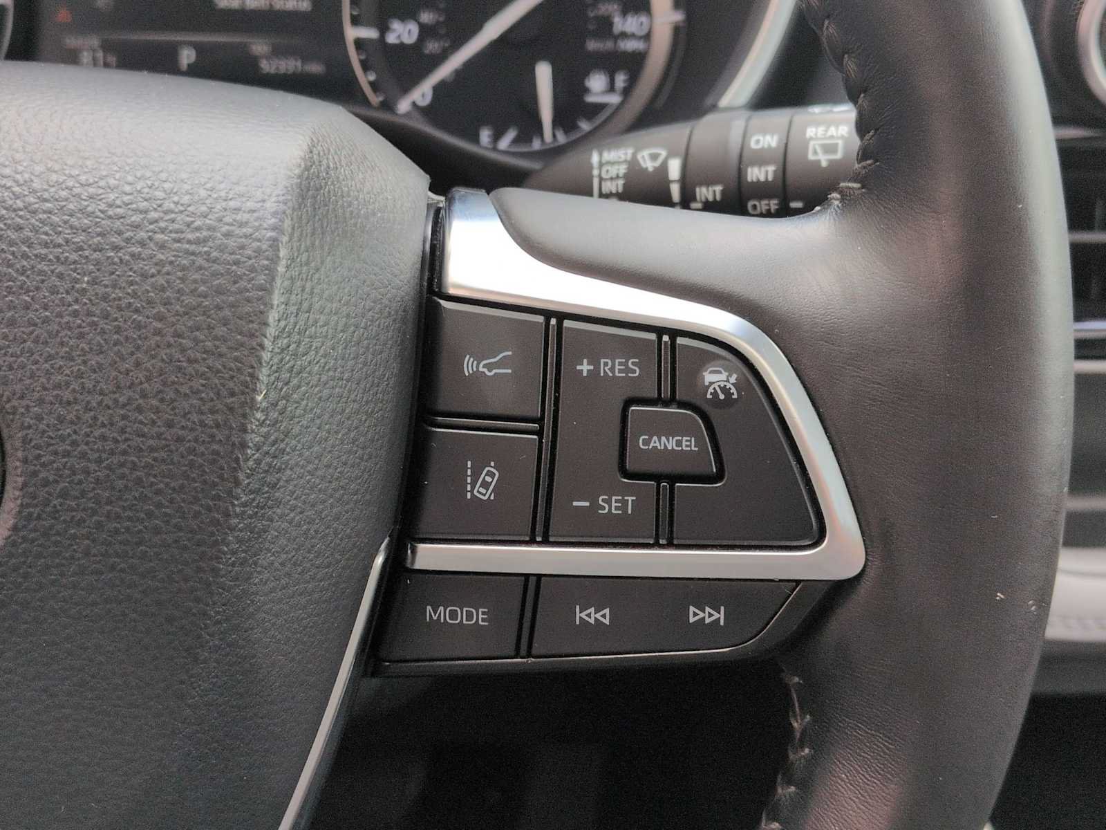 Used 2021 Toyota Highlander XLE AWD/4WD image 27