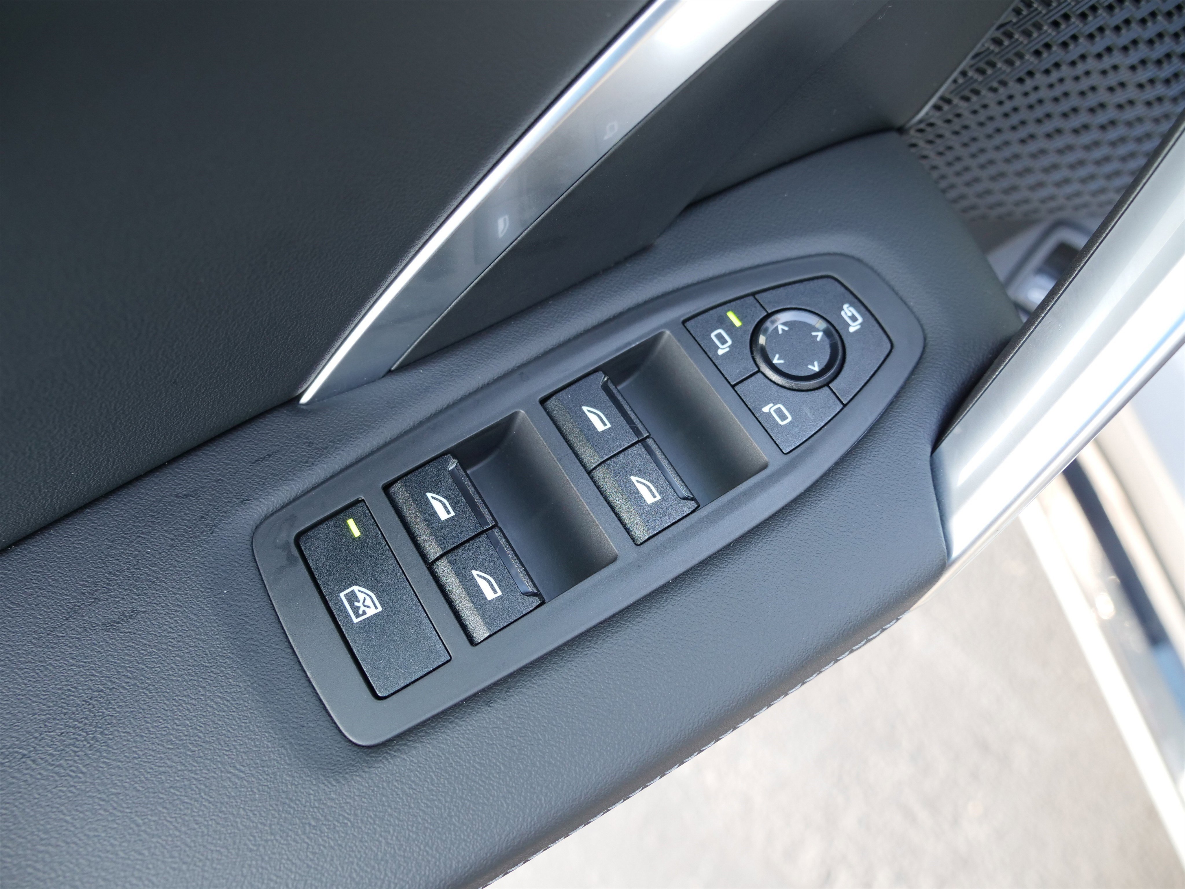 New 2025 BMW X1 xDrive28i w/ Technology Package image 16