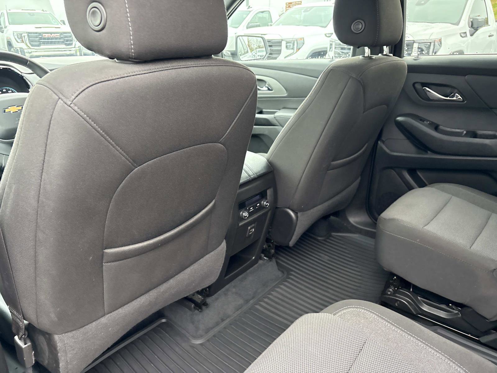 Used 2023 Chevrolet Traverse LT image 27