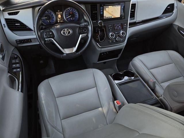 Used 2017 Toyota Sienna XLE image 18