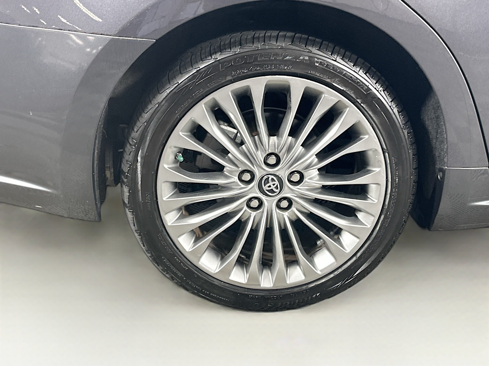 Used 2016 Toyota Avalon Limited w/ Toyota Safety Sense Package FWD image 11