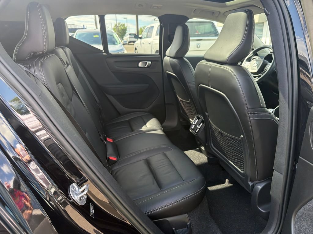 Used 2023 Volvo XC40 B5 Plus w/ Driver Assist Package AWD/4WD image 17