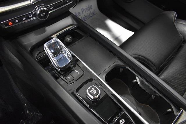 Used 2022 Volvo XC60 B5 Inscription w/ Climate Package image 21