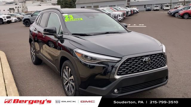 Used 2023 Toyota Corolla Cross XLE w/ Convenience Package image 2