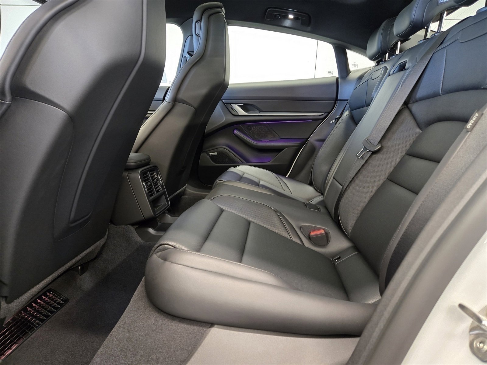 Used 2025 Porsche Taycan image 11