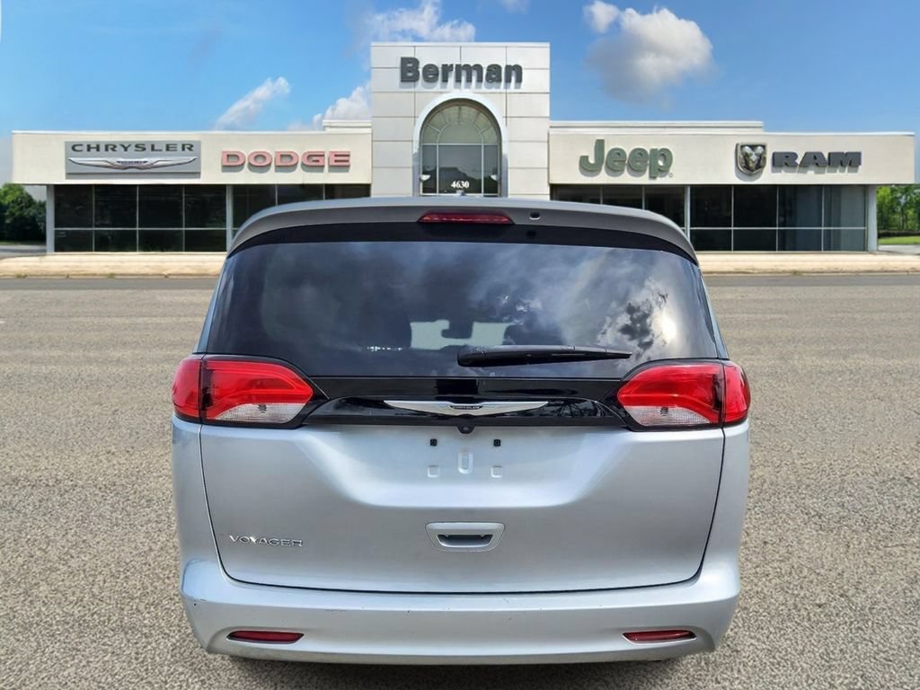 Used 2023 Chrysler Voyager LX FWD image 6