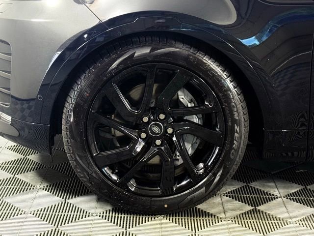 Certified 2025 Land Rover Discovery Dynamic SE image 14