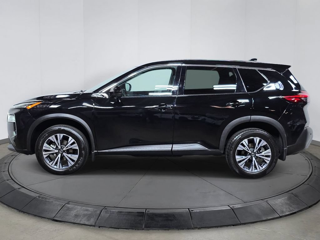 Used 2021 Nissan Rogue SV FWD image 2
