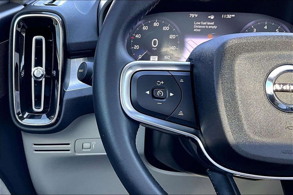 Used 2021 Volvo XC40 T5 Momentum w/ Premium Package image 23