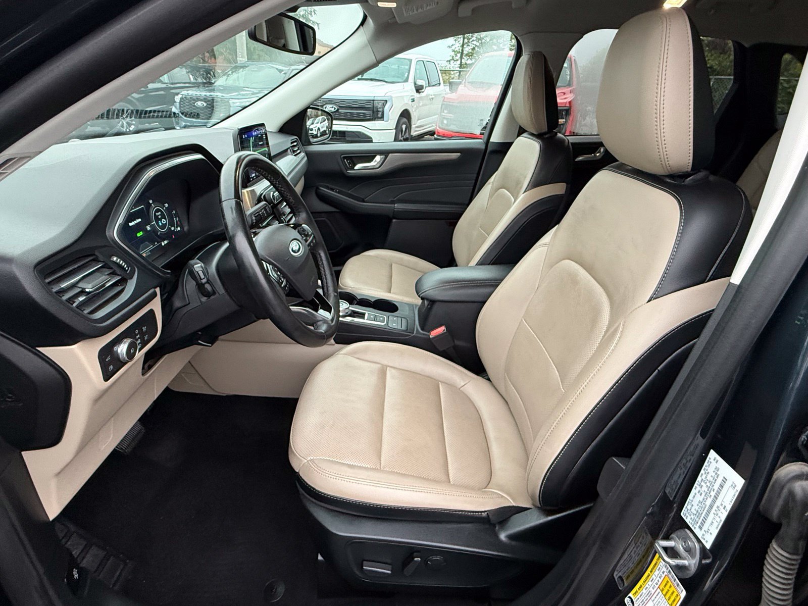 Used 2022 Ford Escape Titanium FWD image 13
