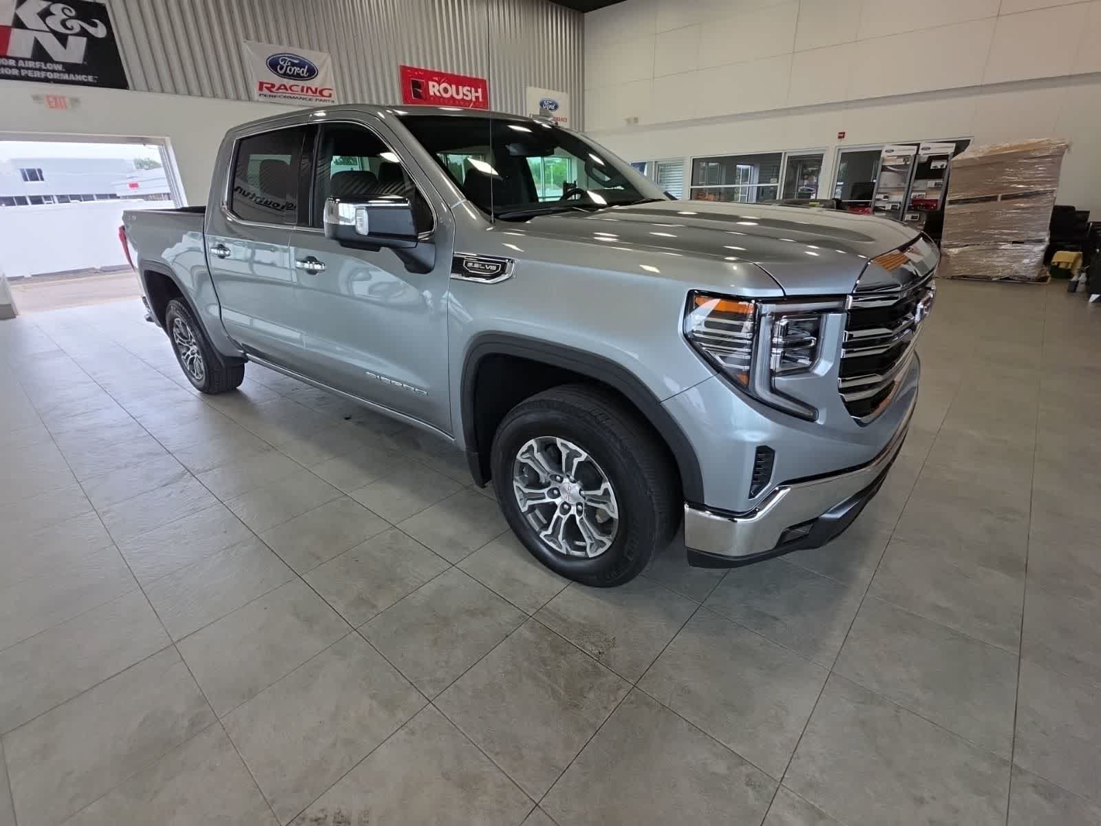 Used 2025 GMC Sierra 1500 SLT AWD/4WD image 7