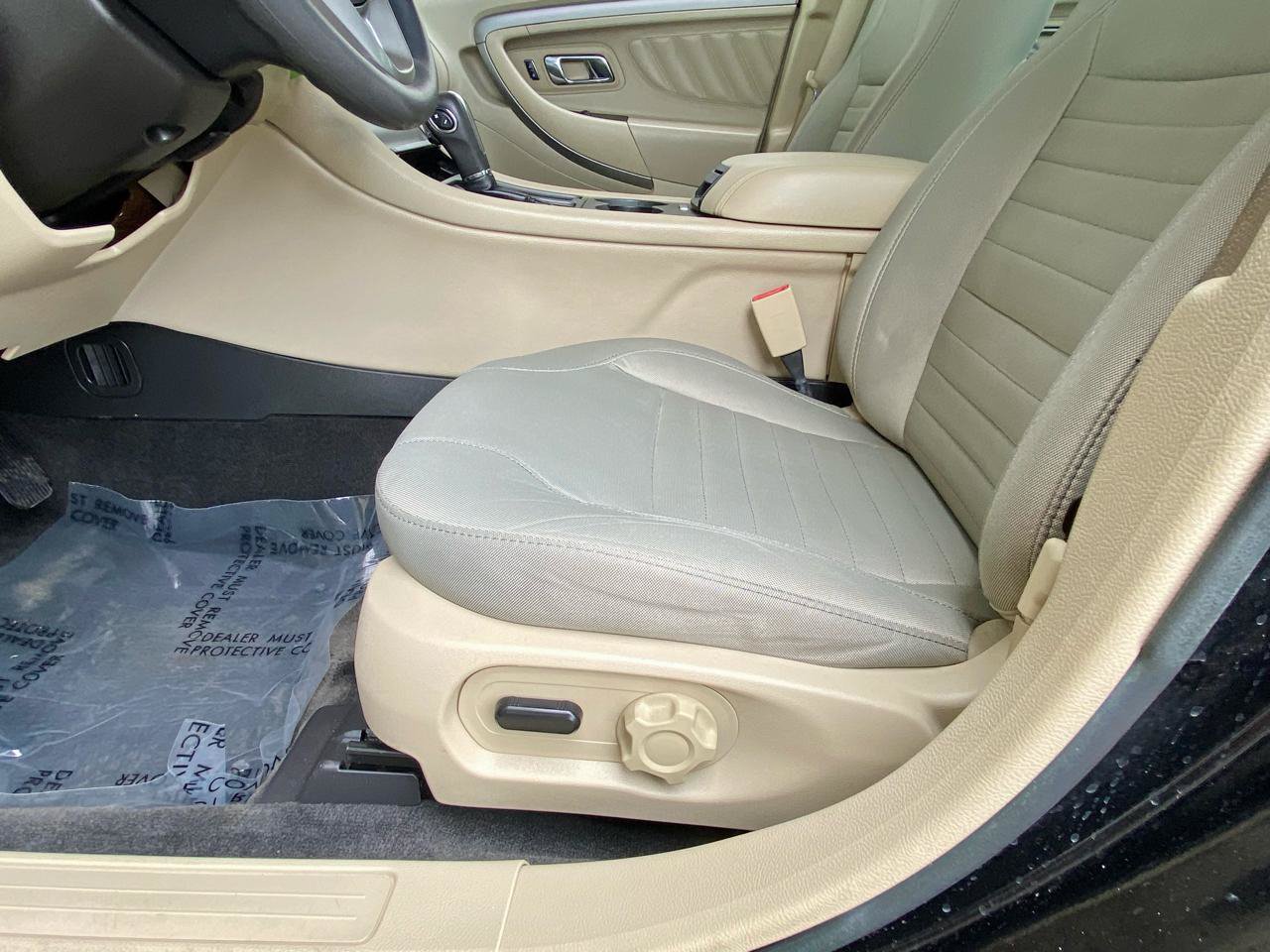Used 2017 Ford Taurus SE FWD image 40