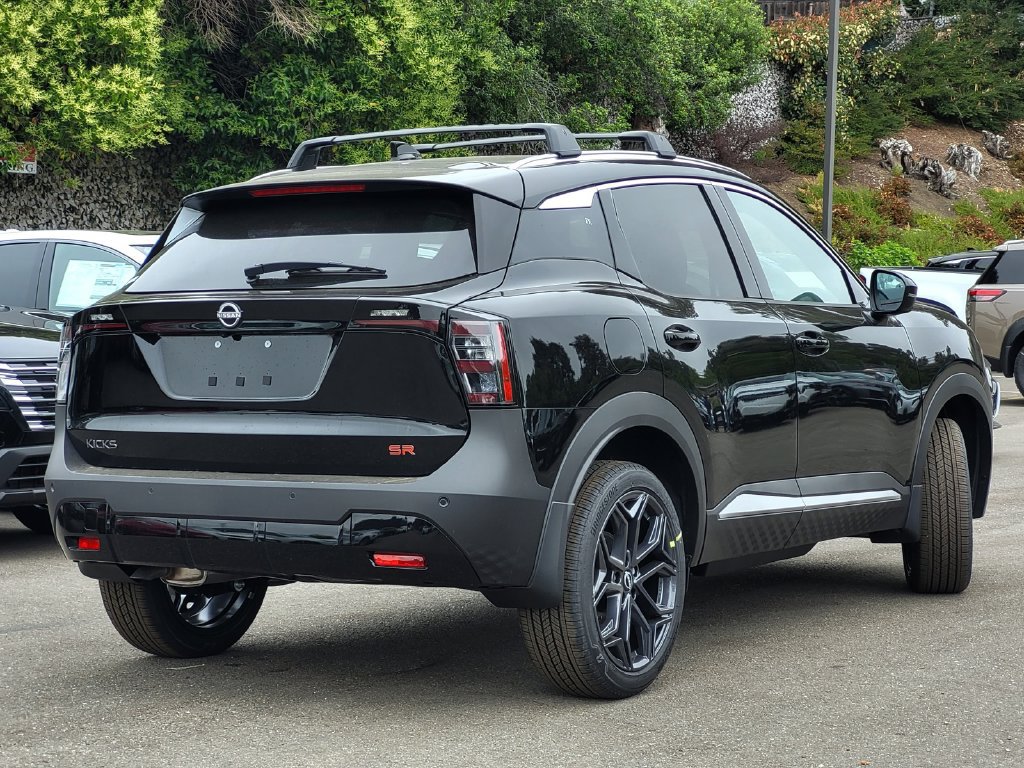 New 2025 Nissan Kicks SR w/ SR Premium Package FWD image 4