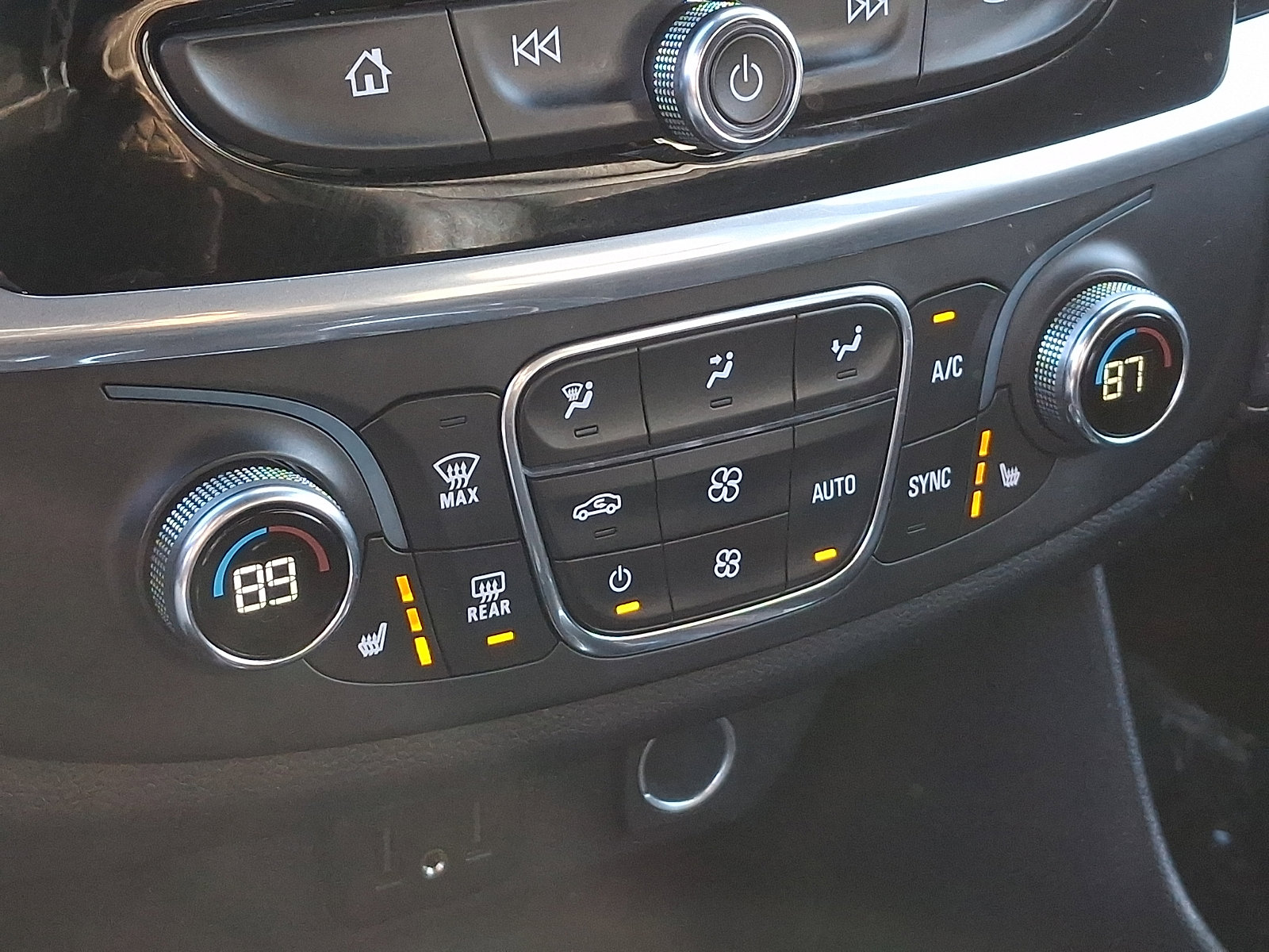 Used 2022 Chevrolet Traverse LT image 14