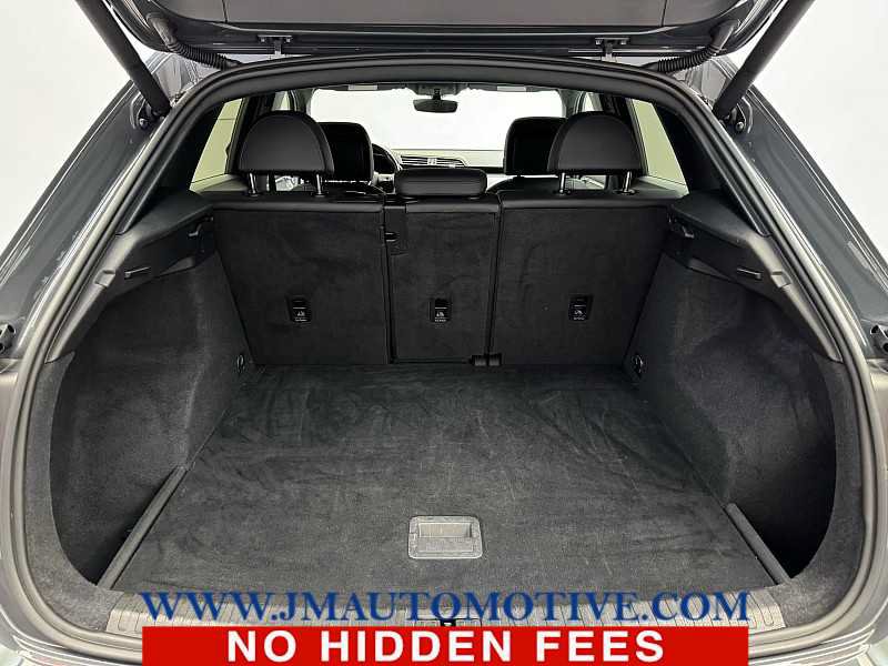 Used 2020 Audi Q3 2.0T Premium w/ Convenience Package AWD/4WD image 17