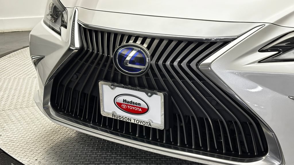 Used 2021 Lexus ES 300h w/ Premium Package FWD image 2