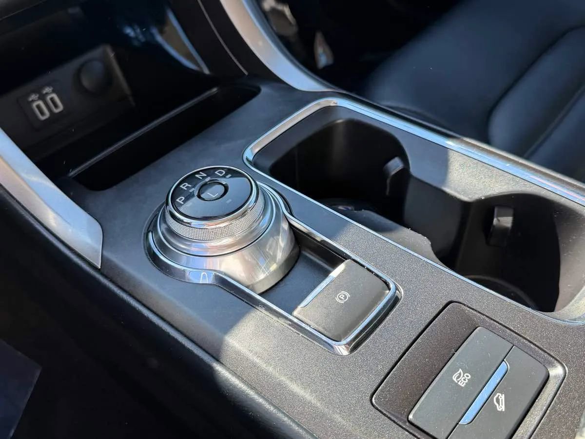 Used 2019 Ford Fusion SEL FWD image 20