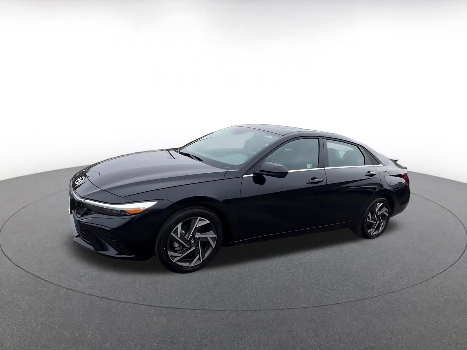 Used 2025 Hyundai Elantra SEL image 8