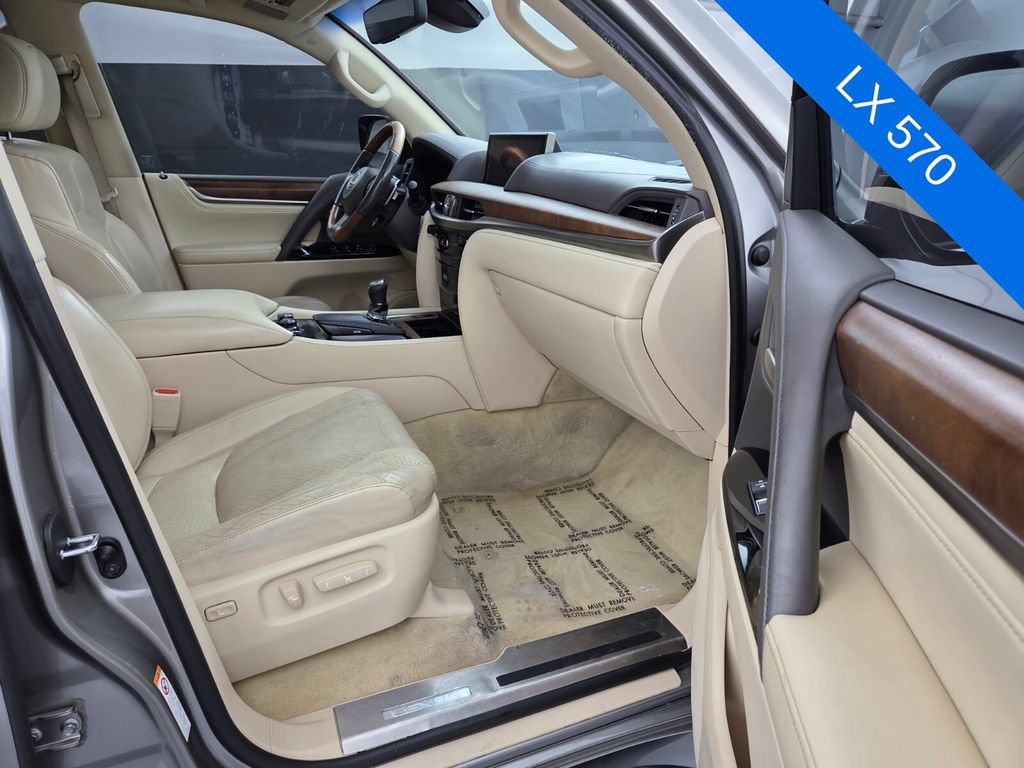 Used 2017 Lexus LX 570 4WD w/ Luxury Package image 13