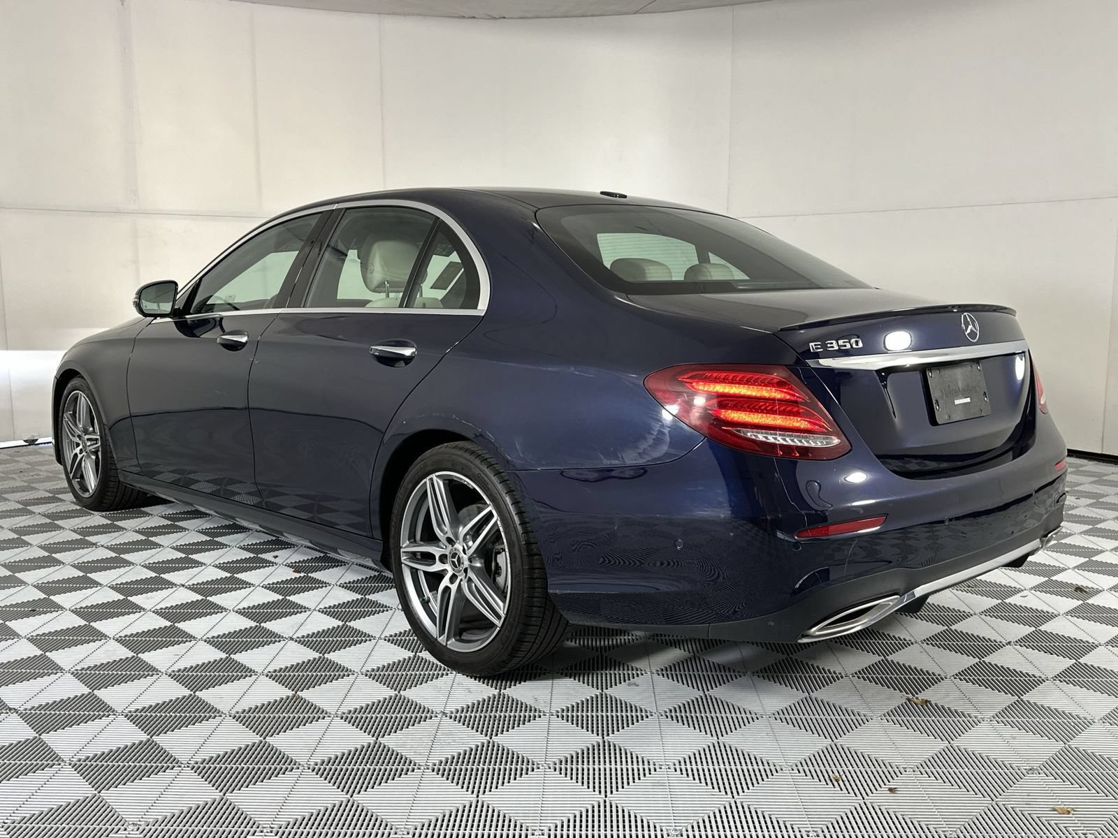 Used 2020 Mercedes-Benz E 350 Sedan image 6
