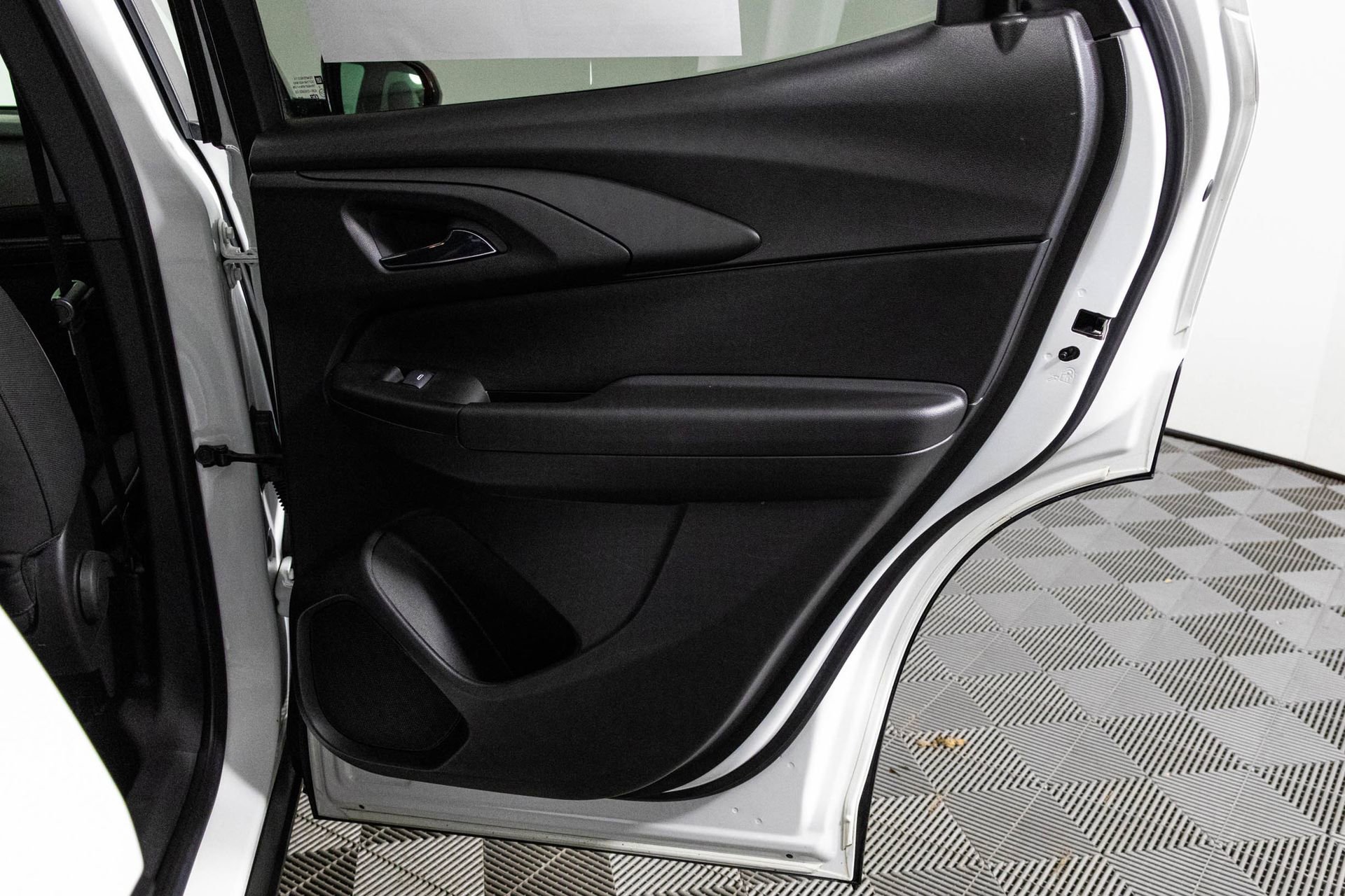 Used 2023 Chevrolet TrailBlazer RS w/ Convenience Package image 38