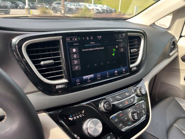 Used 2023 Chrysler Pacifica Touring-L FWD image 23