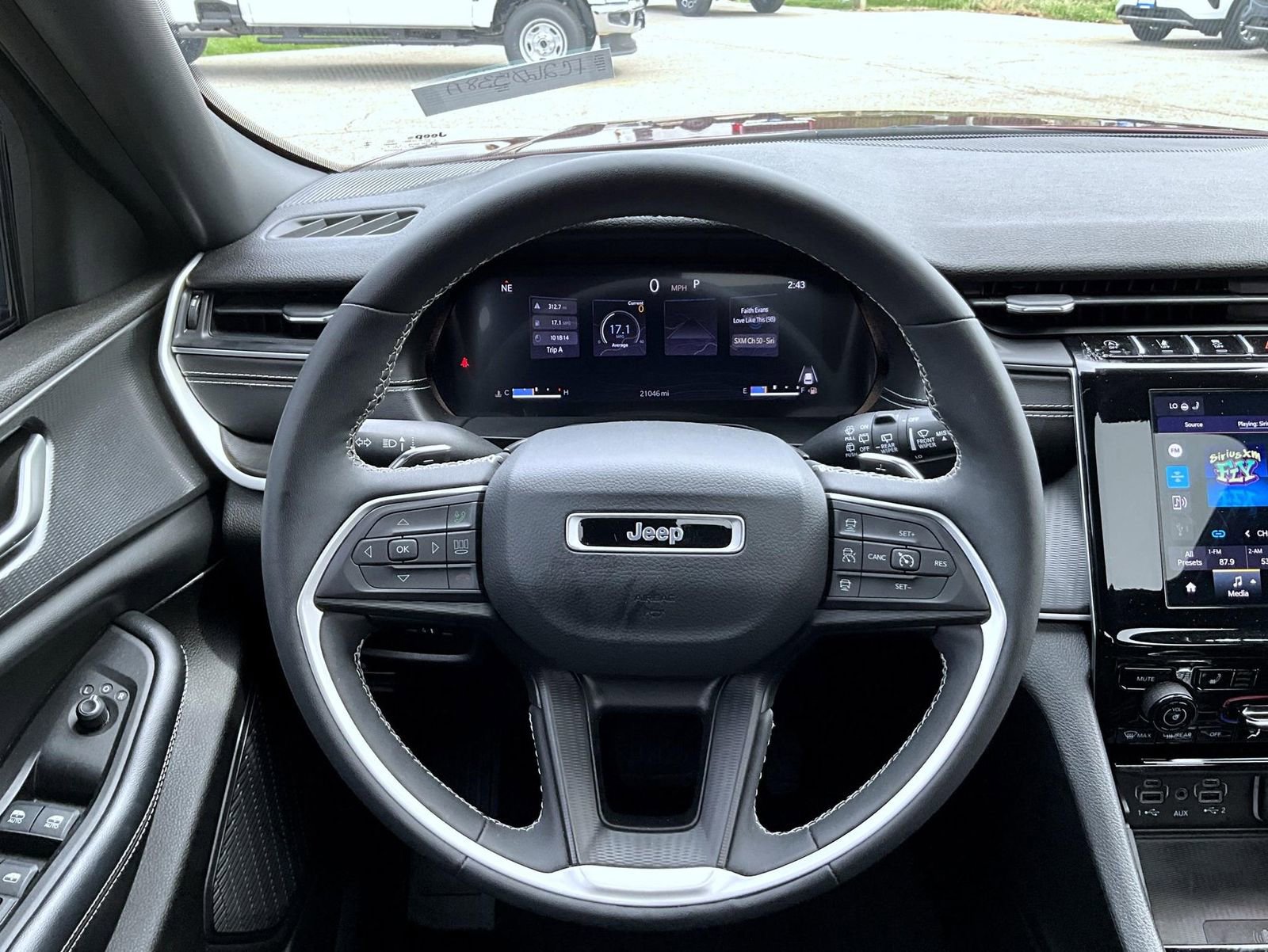 Used 2023 Jeep Grand Cherokee Altitude image 12