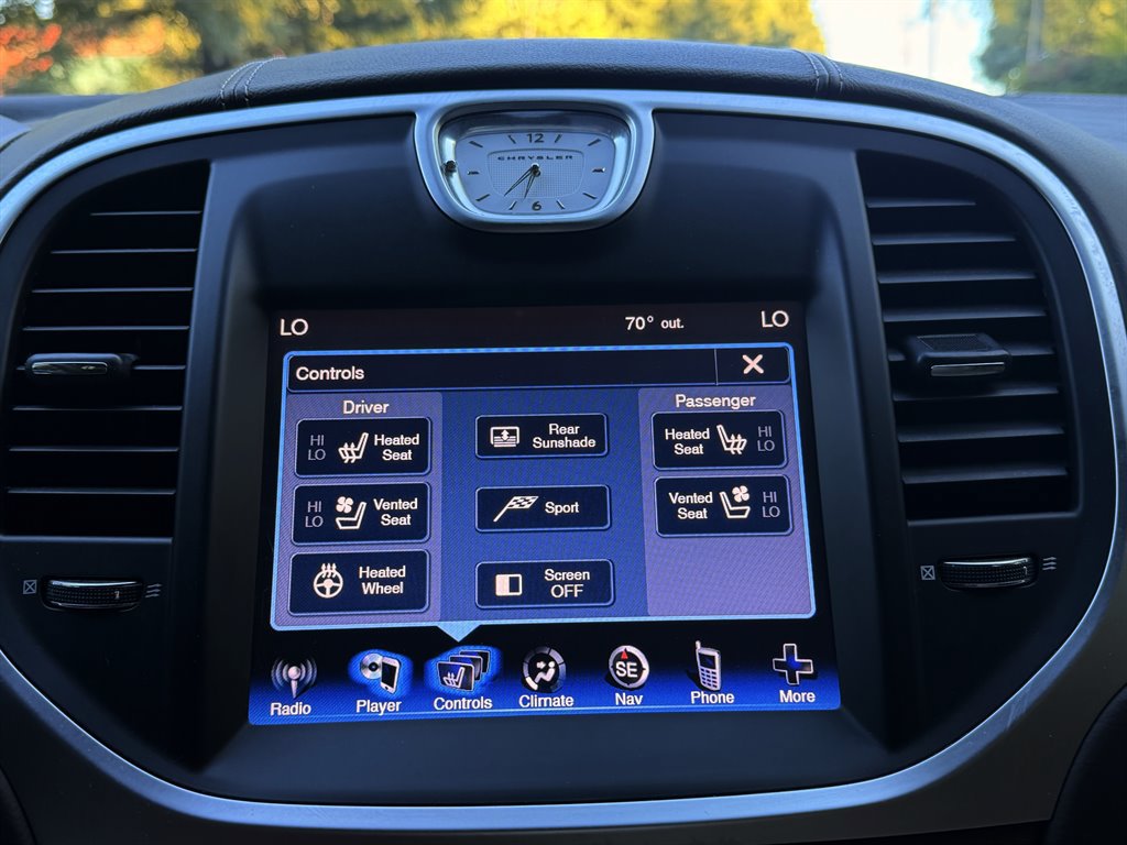 Used 2013 Chrysler 300 C Luxury Series RWD image 16